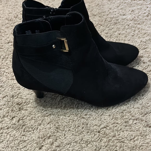 Women’s black booties! - Picture 2 of 4